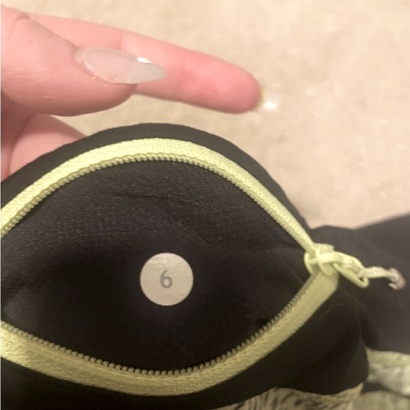 Lululemon Yellow Black Specked Comfy Athletic Workout Running Shorts Women sz 6 - Picture 3 of 9